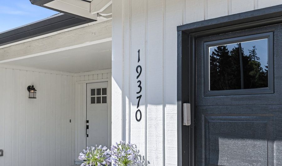 19370 SW MURPHY St, Beaverton, OR 97078 - 3 Beds, 2 Bath