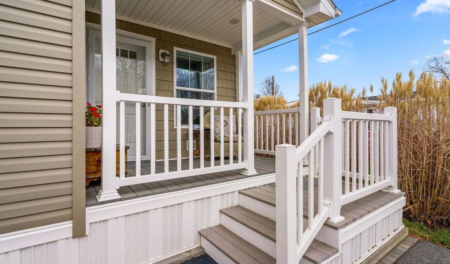 53 Greenlawn Dr, Danbury, CT 06810 - 2 Beds, 2 Bath