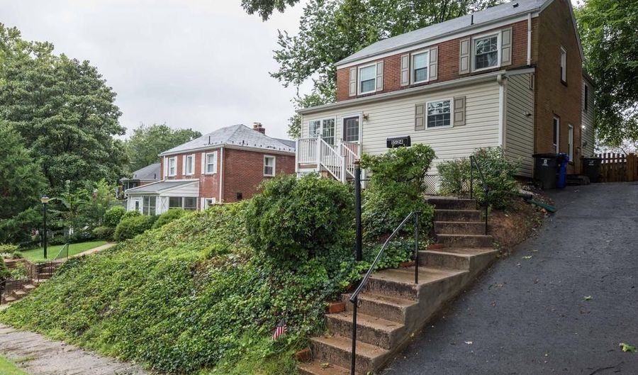 1524 N KENTUCKY St, Arlington, VA 22205 - 4 Beds, 3 Bath