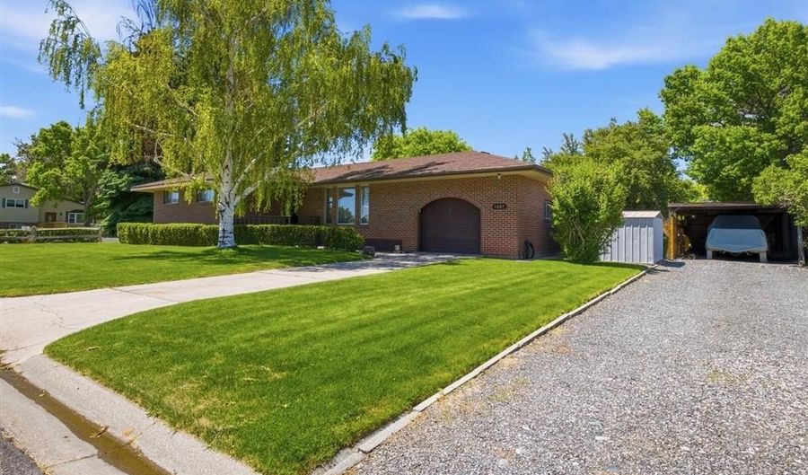 1807 11th St, Cody, WY 82414 - 3 Beds, 3 Bath