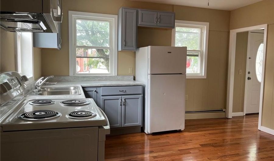 1104 S Broadway Ave 1, East Providence, RI 02914 - 2 Beds, 1 Bath