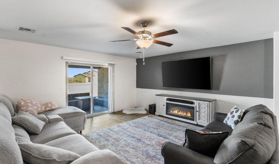 530 W PINTAIL Dr, Casa Grande, AZ 85122 - 5 Beds, 3 Bath
