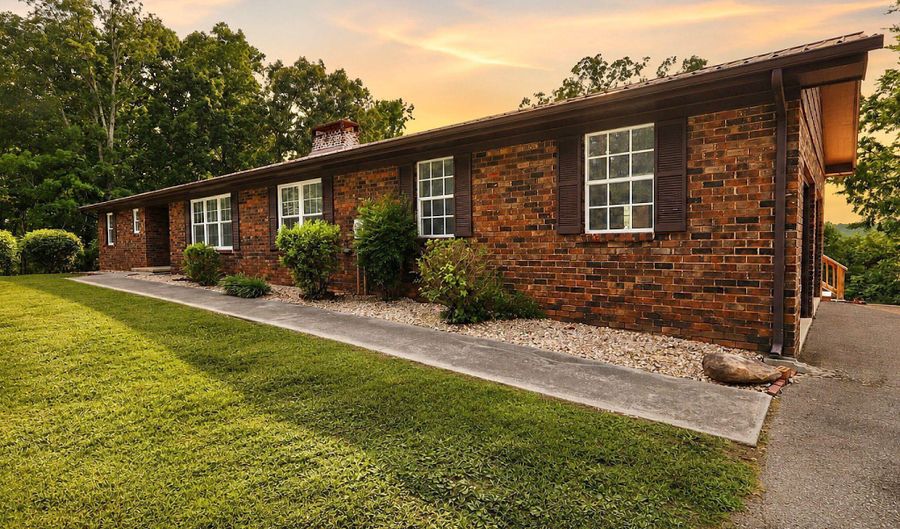725 Oak Grove Rd, Benton, TN 37307 - 3 Beds, 3 Bath