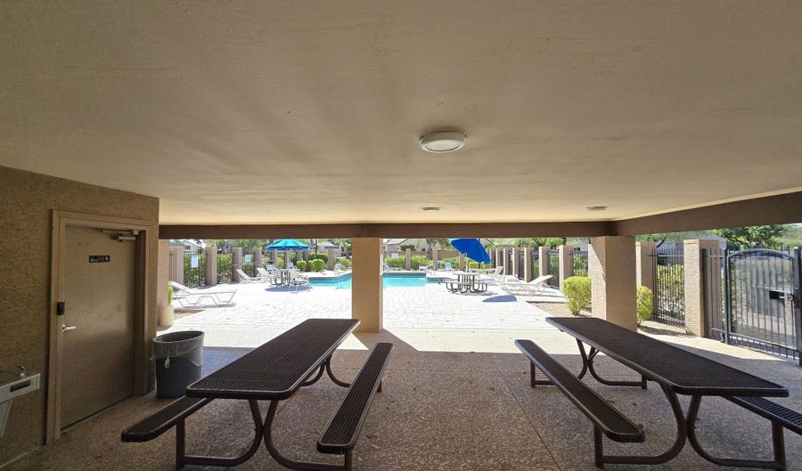 1309 W CALLE DEL NORTE, Chandler, AZ 85224 - 2 Beds, 2 Bath