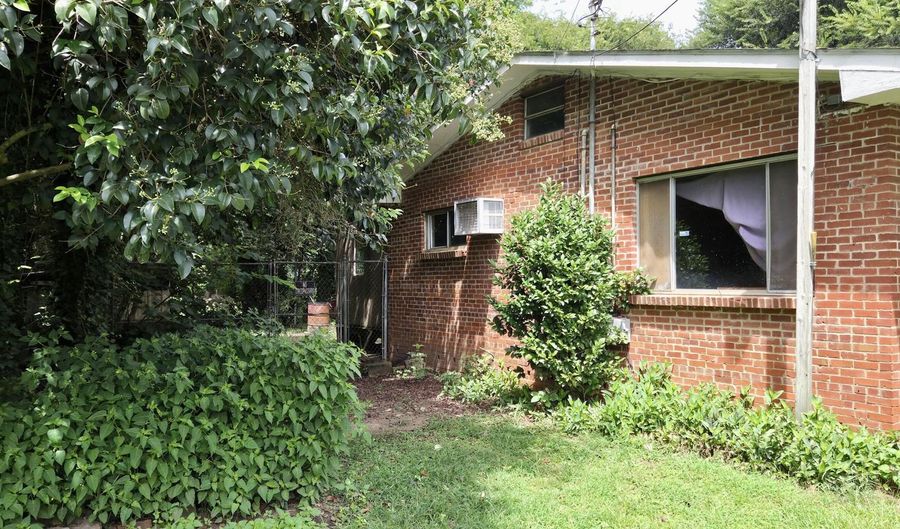 3861 Desoto Dr, Macon, GA 31206 - 2 Beds, 1 Bath