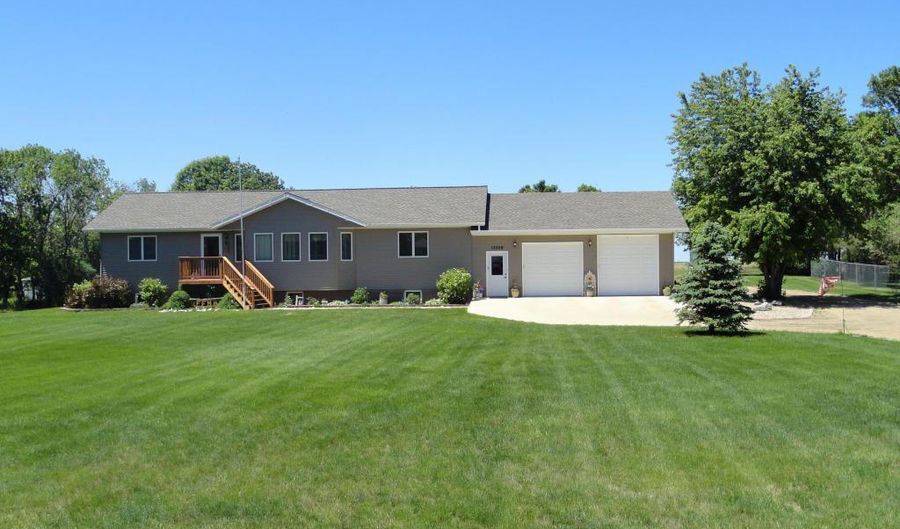 12859 W Pleasant Valley Dr, Aberdeen, SD 57401 - 5 Beds, 4 Bath