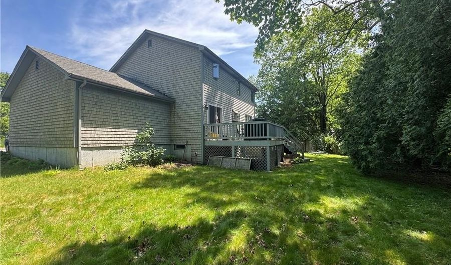 36 Oak Hill Rd, North Kingstown, RI 02852 - 3 Beds, 2 Bath