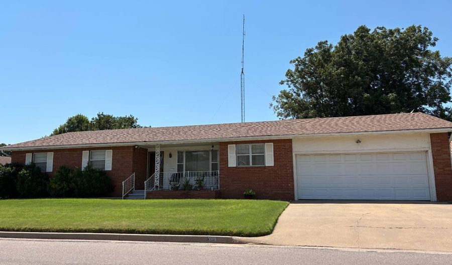 319 11th, Alva, OK 73717 - 3 Beds, 2 Bath