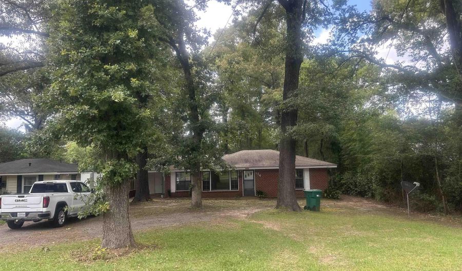 114 OAKDALE St, Bastrop, LA 71220 - 2 Beds, 1 Bath