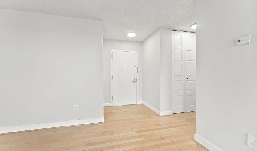 4500 S FOUR MILE RUN Dr 1113, Arlington, VA 22204 - 2 Beds, 2 Bath