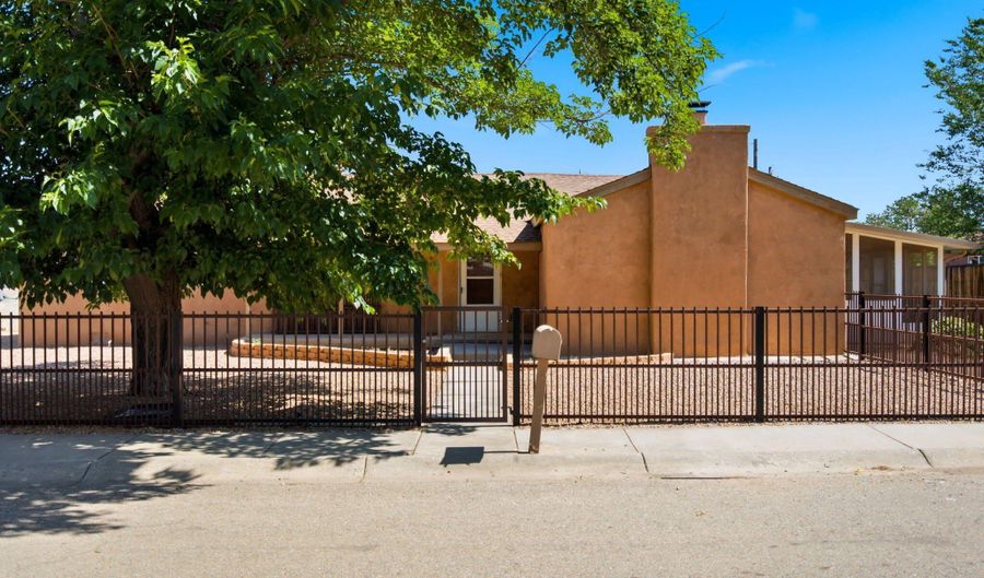 105 Green Valley Rd NW, Albuquerque, NM 87107 - 3 Beds, 2 Bath