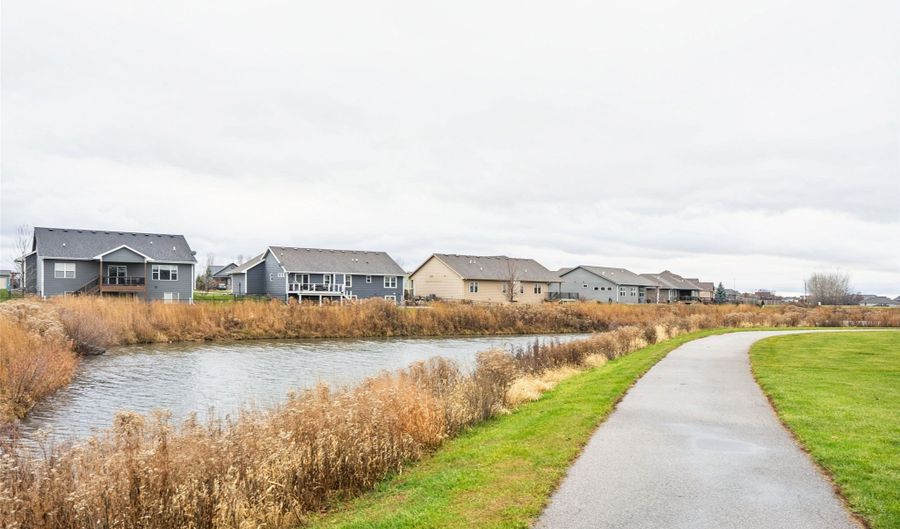 218 34th St SE, Altoona, IA 50009 - 4 Beds, 3 Bath