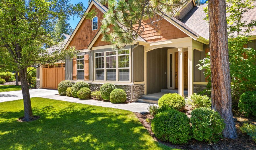 60826 Goldenwood Loop, Bend, OR 97702 - 3 Beds, 2 Bath