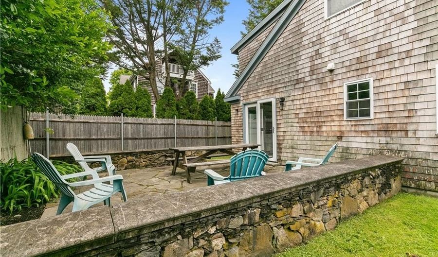 19 Warren Ave 19, Middletown, RI 02842 - 4 Beds, 2 Bath