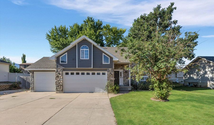 433 W CHASE Ln N, Centerville, UT 84014 - 4 Beds, 3 Bath