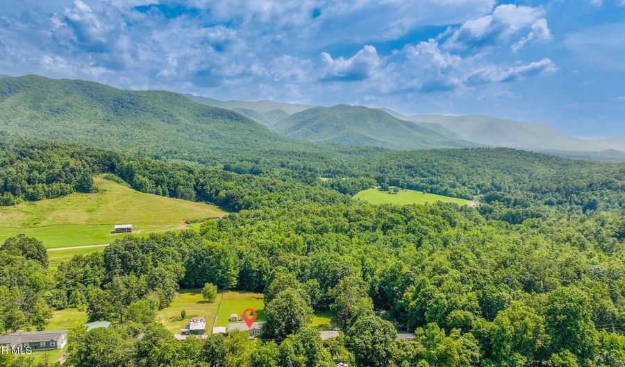 1070 Bill Martin Rd, Afton, TN 37616 - 3 Beds, 2 Bath