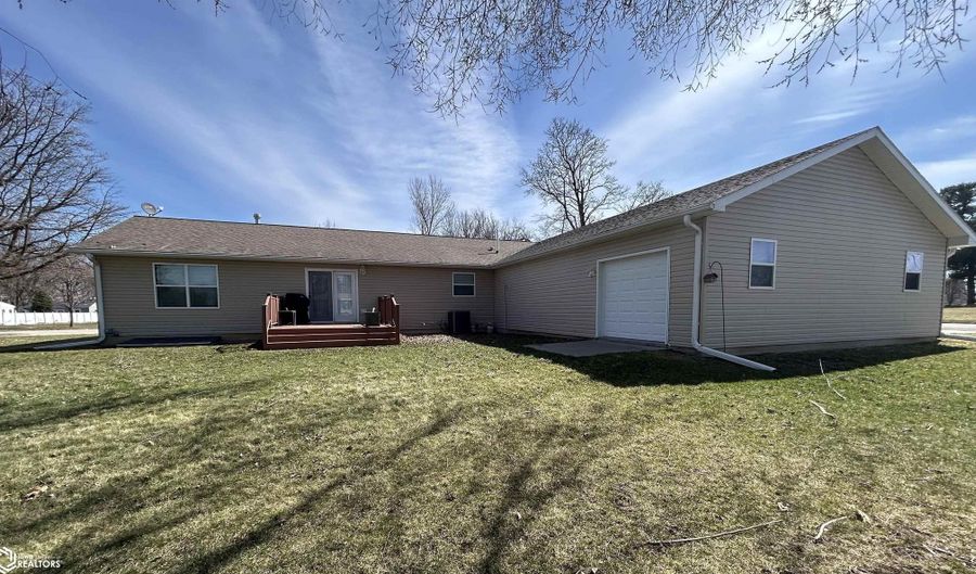 805 Elm St, Allison, IA 50602 - 3 Beds, 3 Bath