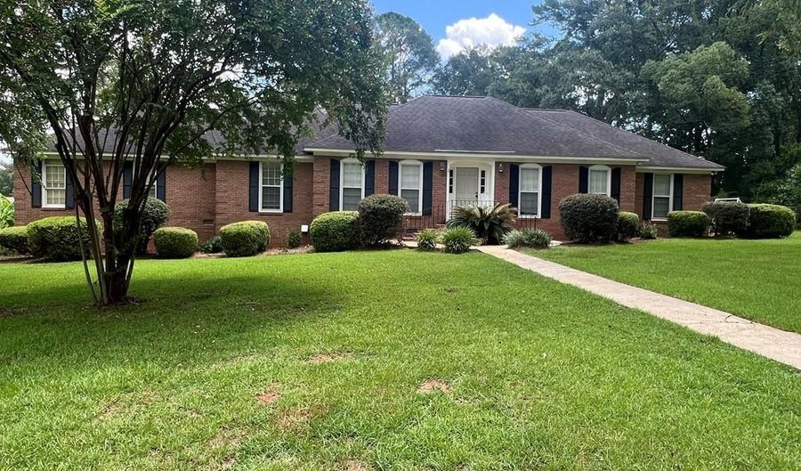 808 BEECHWOOD Dr, Albany, GA 31721 - 3 Beds, 3 Bath