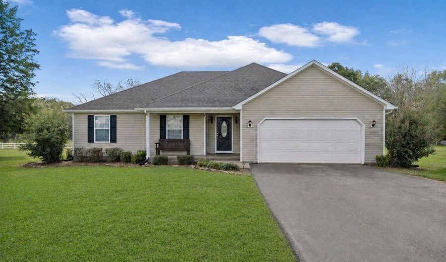 201 Elmwood Dr, Auburn, KY 42206 - 3 Beds, 2 Bath