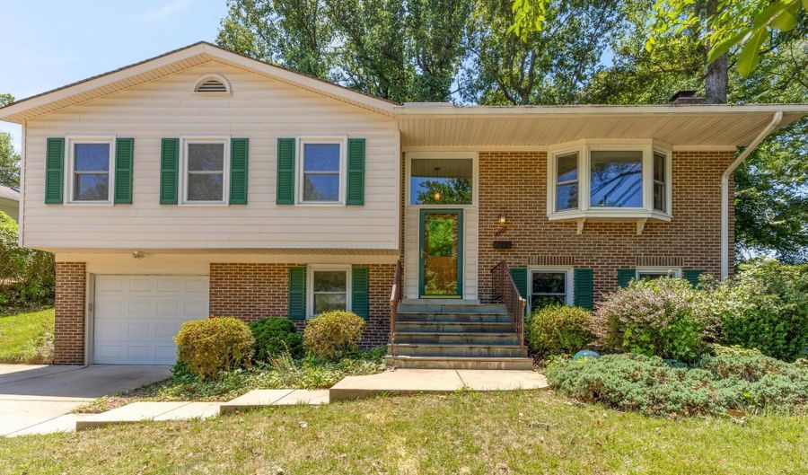 8407 GEORGIAN Way, Annandale, VA 22003 - 4 Beds, 3 Bath