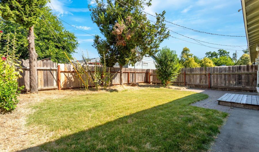 3252 Daisy St, Anderson, CA 96007 - 3 Beds, 1 Bath