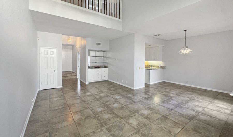 210 CIRCLE St 05, Alamo Heights, TX 78209 - 3 Beds, 2 Bath