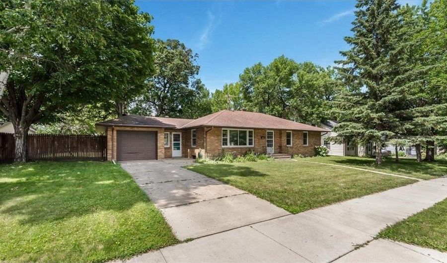 1220 Irving St, Alexandria, MN 56308 - 3 Beds, 2 Bath