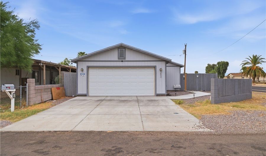 253 Willowood Ln, Bullhead City, AZ 86442 - 3 Beds, 2 Bath