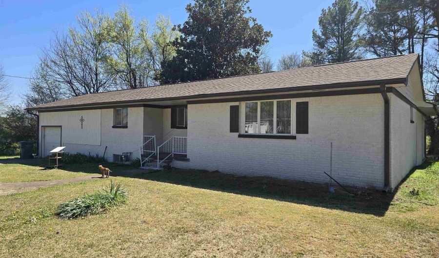 1800 White Dr, Batesville, AR 72501 - 4 Beds, 2 Bath