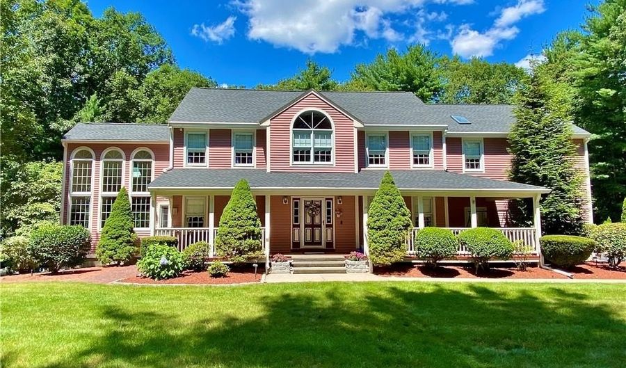 14 Bourget Ct, North Smithfield, RI 02896 - 4 Beds, 3 Bath