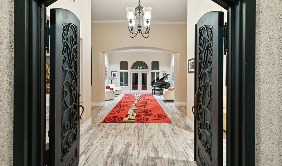 246 Yucca, Fallbrook, CA 92028 - 5 Beds, 5 Bath