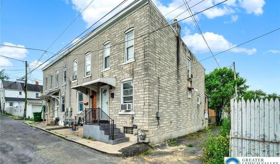 920 N Mohr St, Allentown, PA 18102 - 3 Beds, 1 Bath