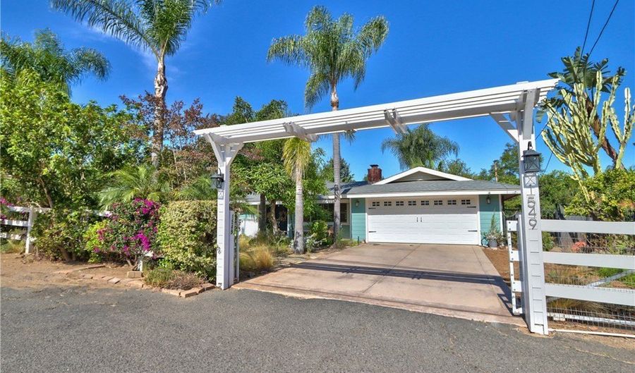 1549 Mcdonald, Fallbrook, CA 92028 - 3 Beds, 2 Bath