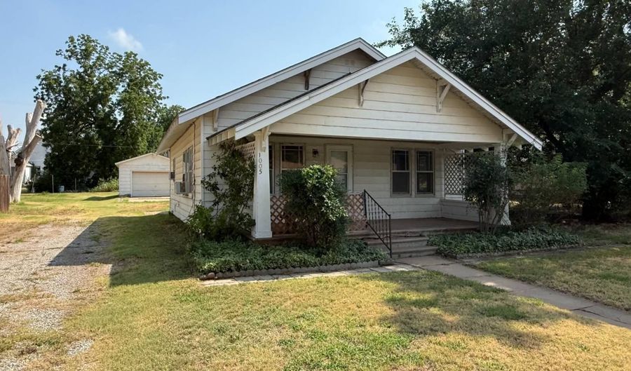 1005 Center St, Alva, OK 73717 - 2 Beds, 1 Bath