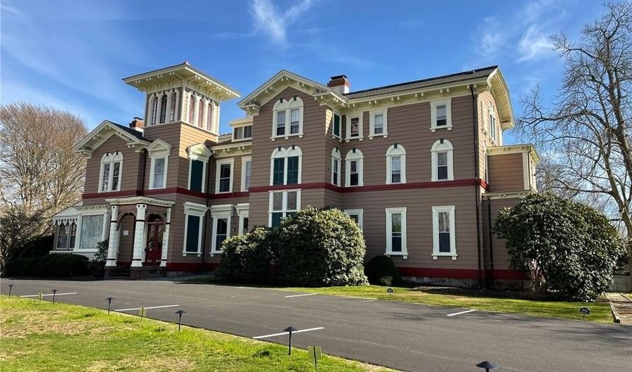 97 Narragansett Ave C3, Newport, RI 02840 - 2 Beds, 1 Bath