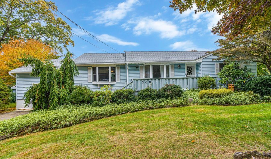 608 Raritan Ave, Atlantic Highlands, NJ 07716 - 4 Beds, 3 Bath