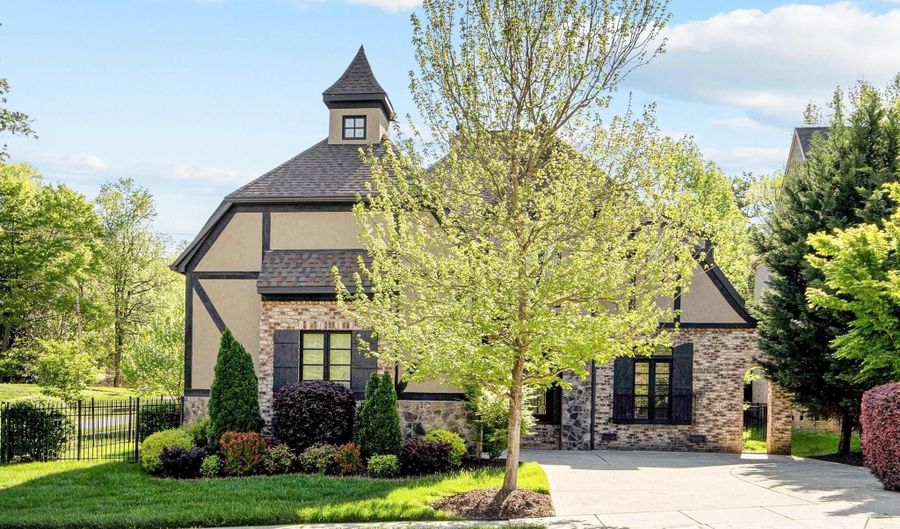 703 Sainte Rose Ln, Charlotte, NC 28226 - 4 Beds, 4 Bath