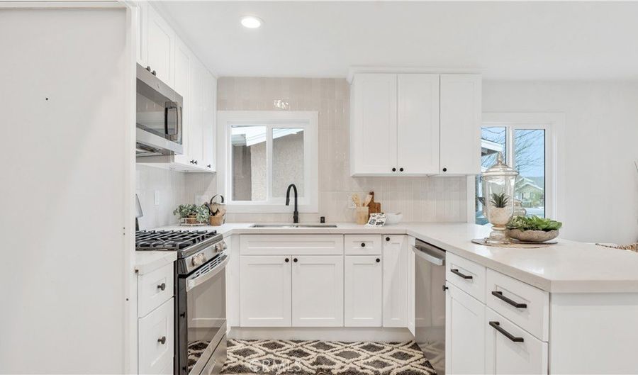 802 S Olive Ave, Alhambra, CA 91803 - 3 Beds, 2 Bath