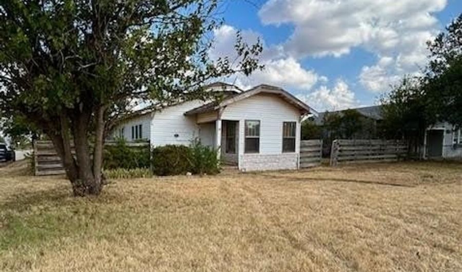 1301 Avenue I, Anson, TX 79501 - 3 Beds, 2 Bath