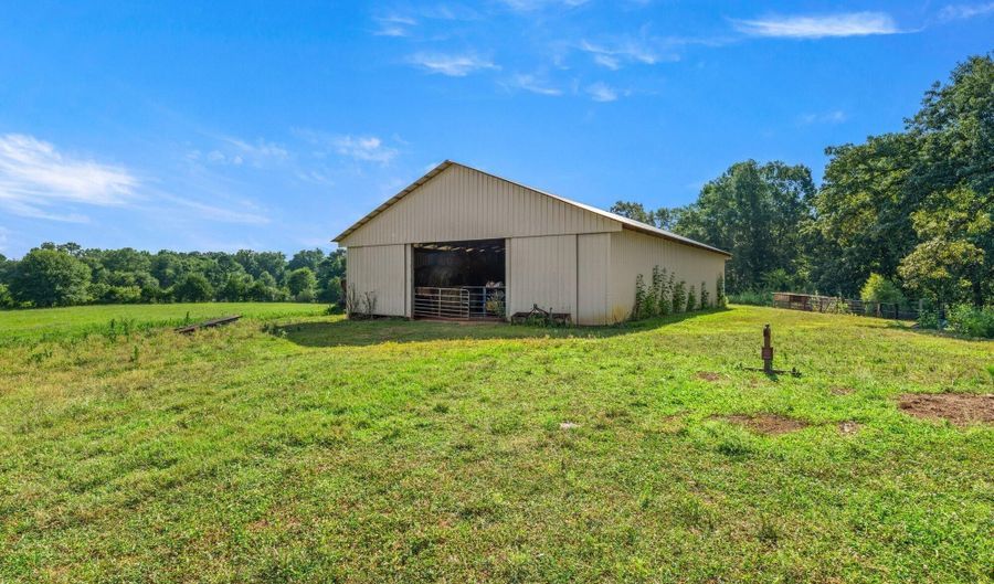 1140 Reynolds Bridge Rd, Benton, TN 37307 - 6 Beds, 3 Bath
