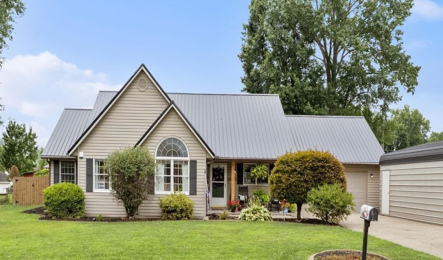 265 Barbour Dr, Aberdeen, OH 45101 - 3 Beds, 2 Bath