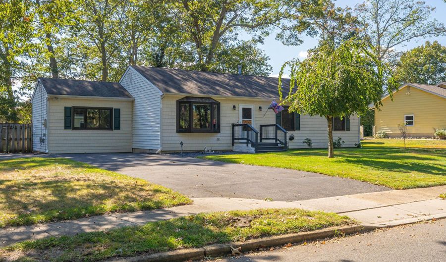 20 Woodland Rd, Bayville, NJ 08721 - 3 Beds, 2 Bath