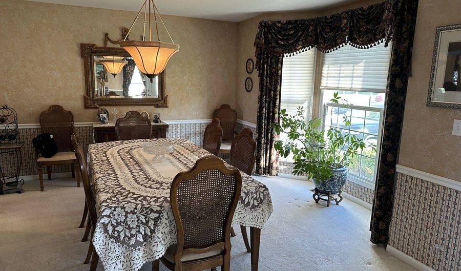 1850 White Oak Dr, Algonquin, IL 60102 - 4 Beds, 3 Bath