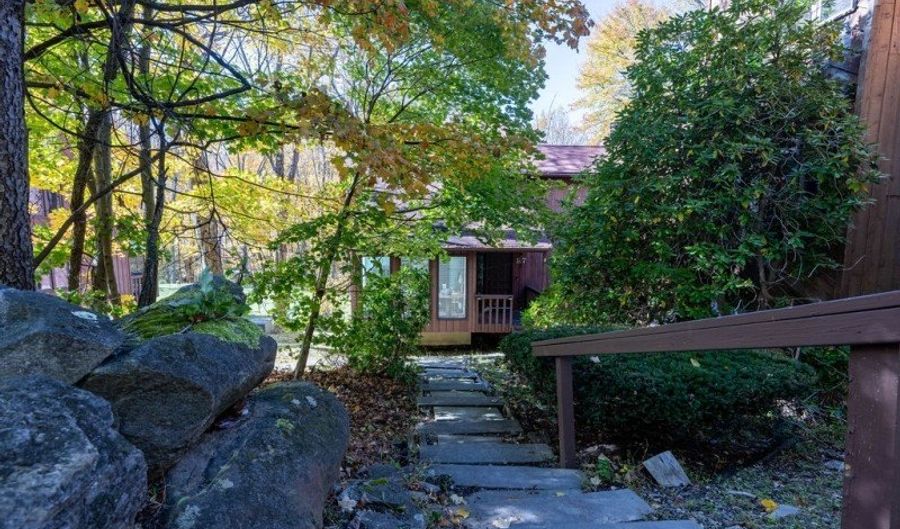 13 Village Way E7, Alloway, NJ 07462 - 4 Beds, 3 Bath