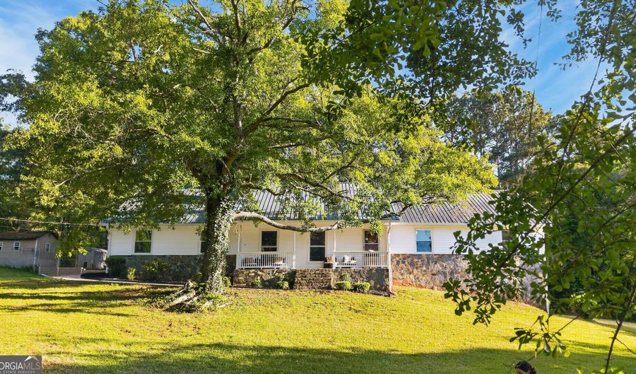 662 Highway 18 W, Barnesville, GA 30204 - 4 Beds, 3 Bath