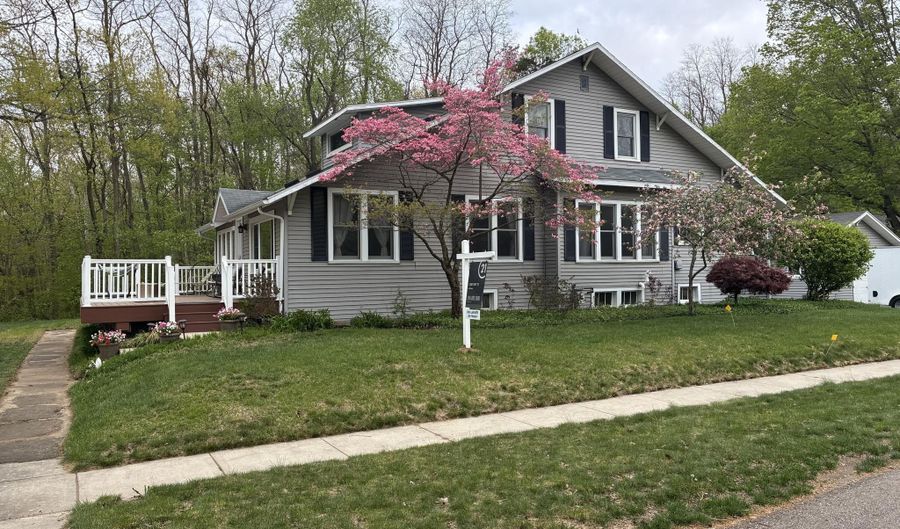 104 Highland Ave, Allegan, MI 49010 - 5 Beds, 2 Bath