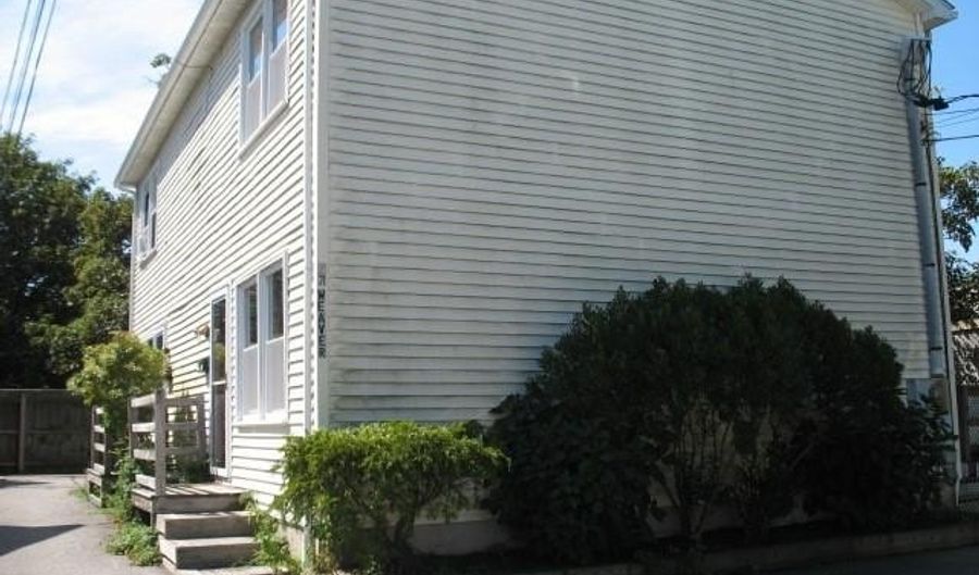 27 WEAVER Ave B, Newport, RI 02840 - 2 Beds, 2 Bath