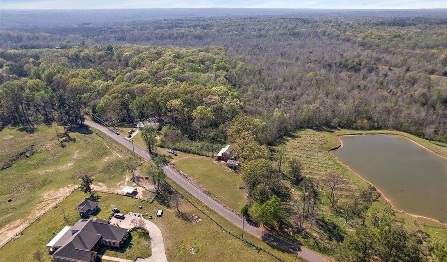 2081 Johnston Rd, Benton, MS 39039 - 4 Beds, 3 Bath