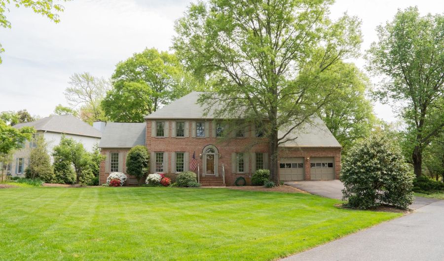 3259 CHRISLAND Dr, Annapolis, MD 21403 - 5 Beds, 4 Bath