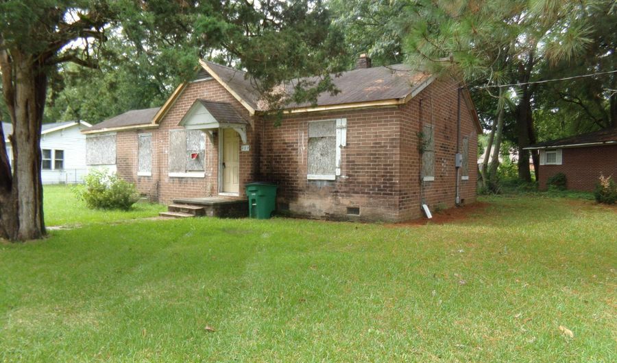 409 Munnerlyn St, Bishopville, SC 29010 - 3 Beds, 1 Bath